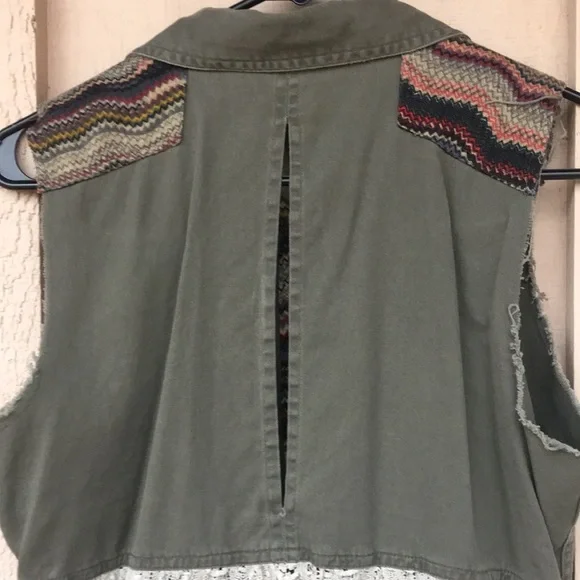 BKE gimmicks beaded lace back utility boho vest - Picture 9 of 10